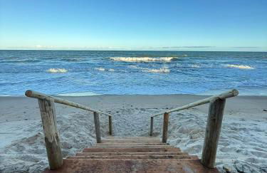 Container Vermelho na beira do rio e a poucos metros do mar com cozinha completo em mogiquiçaba bahia - Foto 19