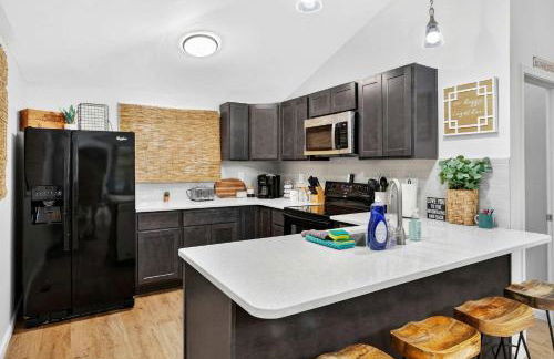 Two Cabins Retreat in Woods Resort - Dog-Friendly - Foto 55