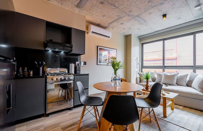 w Majestic 1BR w Great Pool in Centriqo - Foto 5