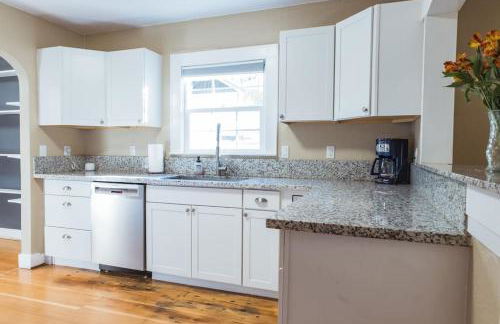 Lovely House near Downtown, Home away from Home! - Foto 11