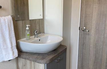 Elegant Lodge in Peaceful Holiday Resort - Photo 25