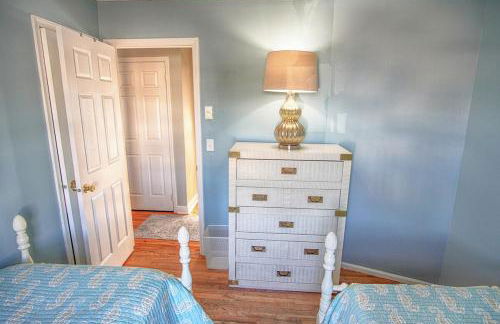 Gorgeous beach house with large pool & private beach, just 3 blocks away!! - Foto 21