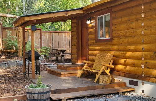 Knotty Shack- Unique Tiny Log Cabin with Hot Tub - Foto 9