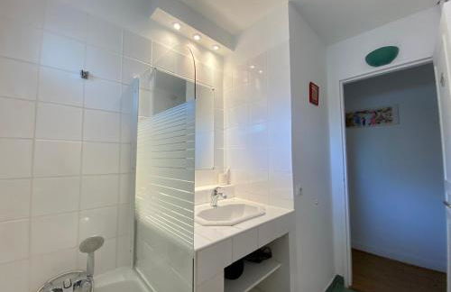 Chez Fiatope - Appartement Calme avec balcon & Parking, proche T6 - Foto 16