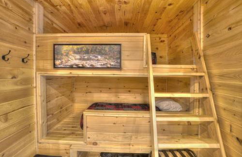 Luxury Cabin Sleeps 8 with creekside fire pit near Helen GA - Foto 31