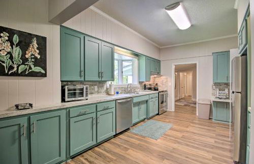 Family Home with Fire Pit, 2 Mi to Lake Access - Foto 36