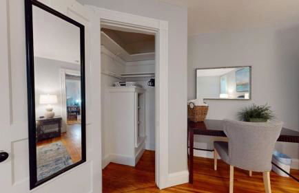 Renovated, Victorian, In-Unit Laundry & Kitchen - Foto 5