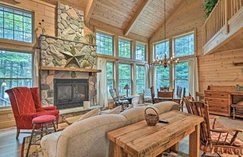 Rustic and Modern Home with Fire Pit on Tower Pond! - Foto 1