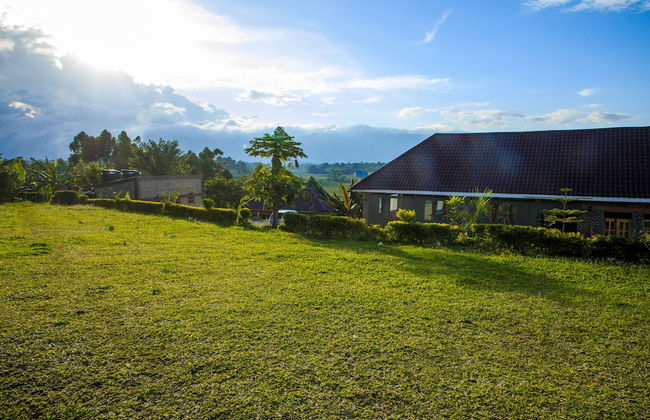 Apuuli Safaris & Cottages - Photo 15