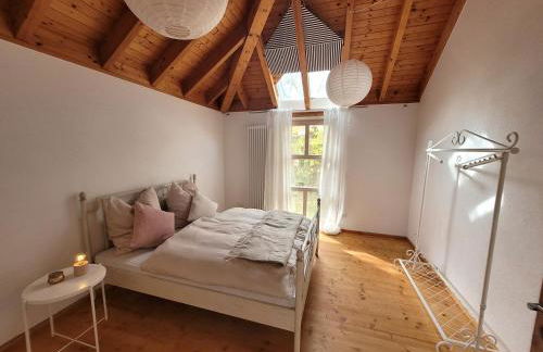 lichtdurchflutetes Architektenhaus mit 3 Schlafzimmern und Garten - Foto 12