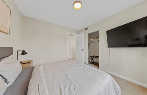 4Br Model Home w Pool and Pool table in Henderson - Foto 10