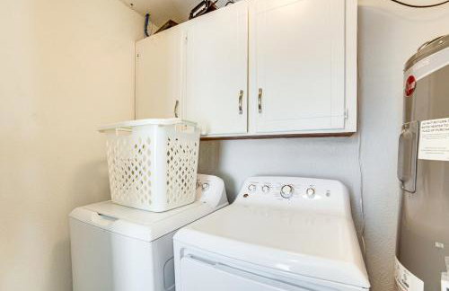 Lakeside Retreat Large Spacious Home with Game Room - Photo 10