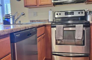 SnowDen - Pool, Gym, Hiking, Fireplace! - Foto 12