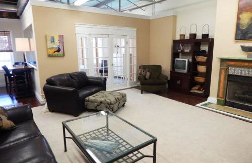 2 bed, 1 bath riverfront loft - Foto 36