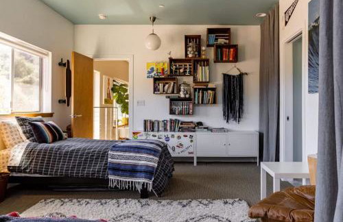 Mid Century Modern Family Home On 25 Acres! - Foto 38