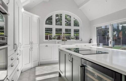 Luxury Detached House in Large Private Grounds, with Outdoor Jacuzzi and Sauna - Foto 29