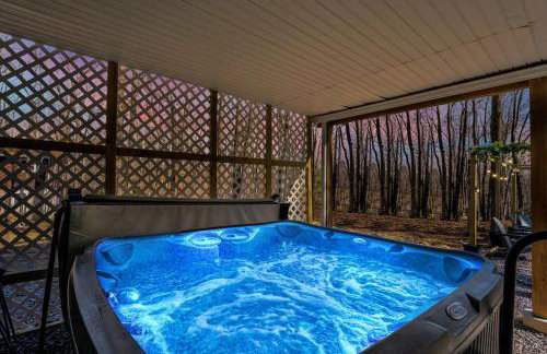 Chalet with Hot Tub, Game, Movie Room, Lake and Pool Access - Foto 45