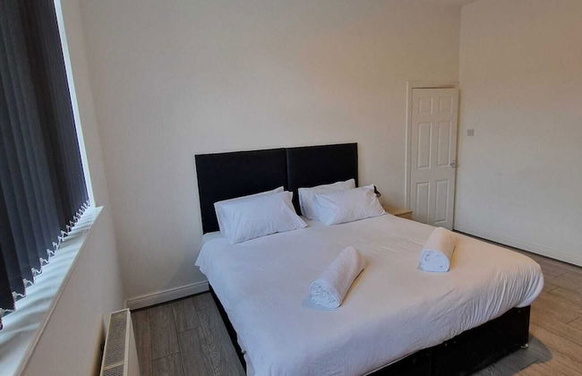 Remarkable 1-bed Apartment in Gateshead - Photo 2