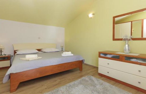 Three-Bedroom Apartment In Donja Ostrvica - Photo 28