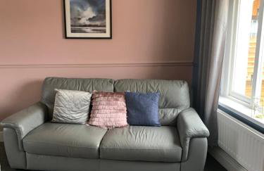 The Snug, ideal for sporting events and city breaks, hidden nook in the Heart of Newcastle, with parking, Wifi, Smart Tv, close to all local travel links - Foto 15