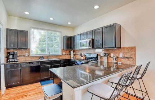 FlightDeck HotTub Fireplace NearAirport FamilyHome - Foto 16