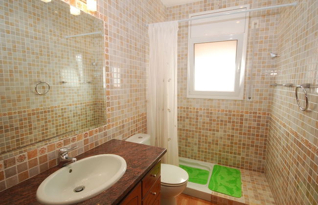 Beautiful Villa in Blanes With Private Swimming Pool - Photo 17