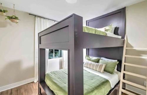 Luxury four-story Home, Rooftop Deck with views, PingPong! Sleeps 12! - Photo 26