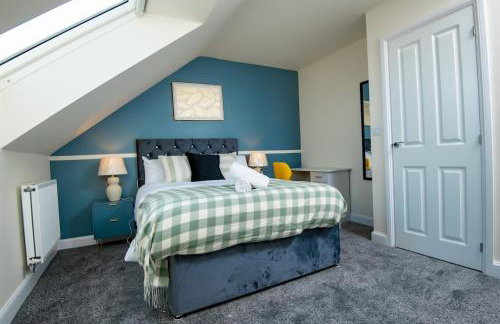 Luxury 5BDR with City Access, Free Parking and Wi-Fi - Photo 40