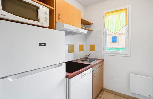 Séjour familial RDC, parking, piscine chauffée - Photo 10