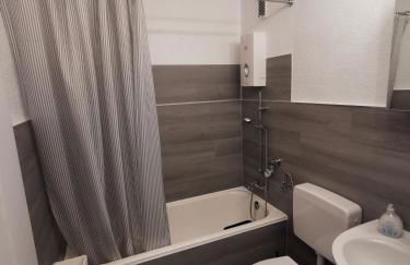 Cozy & Spacious Apartment with Balcony - Foto 9