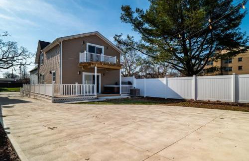 Hot Tub N64 Mins to Downtown Sleeps 8 - Foto 58