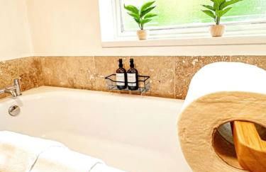 Oasis split level flat in Zone 1 - Photo 6