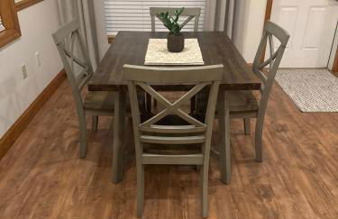 Prime Northern Maine Snowmobiling Retreat with Full Kitchen & Winter Trails Access - Foto 34