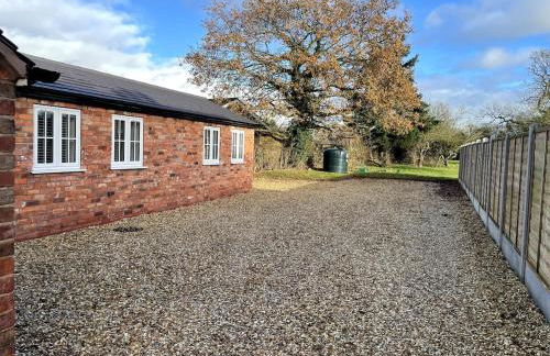 Spacious Family Friendly Cottage - Photo 24