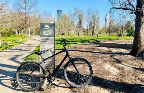 Casa Hosum - 7 mins Downtown Sleeps 9 King Bed Fenced Yard - Foto 11