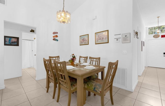 Upstay - Family Home w Private Pool and Games - Photo 14