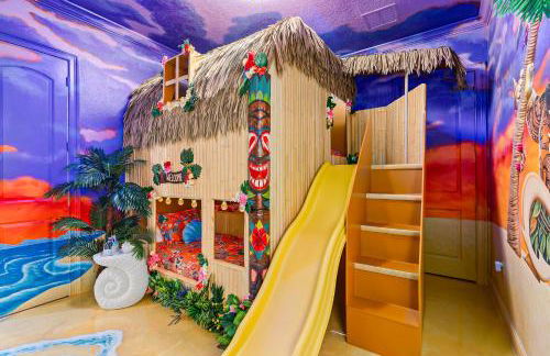 Luxury Resort Family Home Professionally Furnished Ultra Comfortable beds Epic Mario Game Room Themed Bedrooms Heated Pool and Spa Outdoor Grill Golf Course View - Foto 7