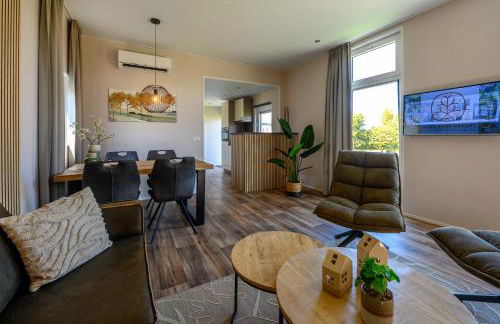 Modernes Chalet New Port 067 mitten im Grünen mit eigener Terrasse am Wasser Nr 67 - Foto 1