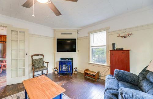 Peaceful Atlantic Cottage with Deck and Yard! - Foto 5