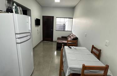 Casa vaga 2 carros ou caminhonete, 2 quartos, espaçosa, completa para 8 pessoas - Foto 7