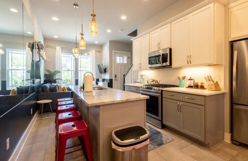 City Heights Townhome with Free Parking & 3 Baths - Foto 14