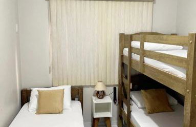 Casa com grade na piscina,ideal para familia com crianças - Foto 47