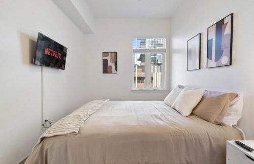 Uptown Luxury - Top Floor King Suite, Free Parking - Foto 23