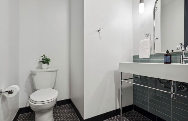 Roami at 714 Canal - Photo 58