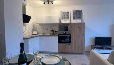 Fully renovated studio, steps from beach with a sunny terrace and free wifi - Foto 3