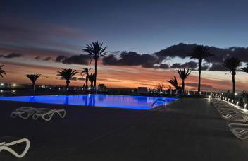 MARAVILLA Suite Seaside by lAmOnDaos - Heated Pool - - Foto 47