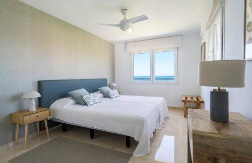 Modern apartment with pool on the beachfront in Marbella by SharingCo - Photo 36