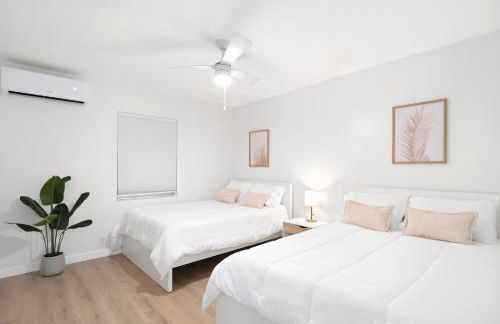 M Lake Worth Beach - Modern Villas Near West Palm Beach, Chic Retro Vibes, King Bed, Cozy Backyard, BBQ, Workspace, High-Speed Internet, Free Parking, 5 Minutes to Downtown & Beach - Foto 18