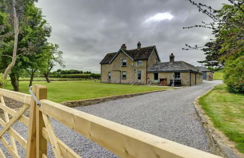 The Farm House - Photo 1