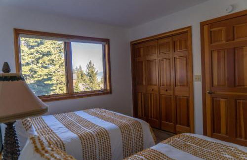 Sierra Lake View at Rubicon by Tahoe Getaways - 3 BR, Panoramic Lake Views, Private Hot Tub & Private beach! - Foto 20